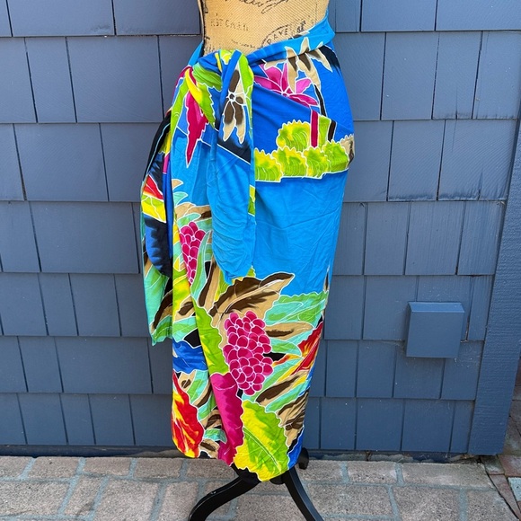 Dancing Gecko Hawaii wrap sarong Colorful Floral Women's Scarf tapestry - Picture 6 of 7